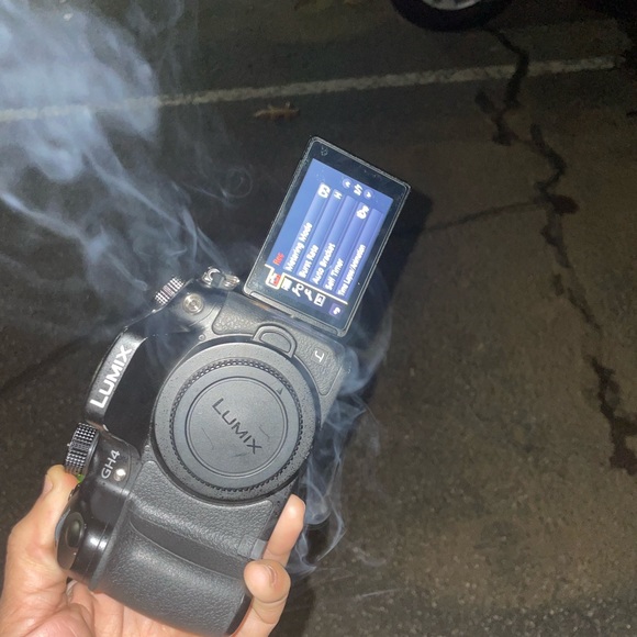 LUMIX camera Wi-Fi Bluetooth 4k works amazing brand new 1350 I want 500obo - Picture 3 of 6